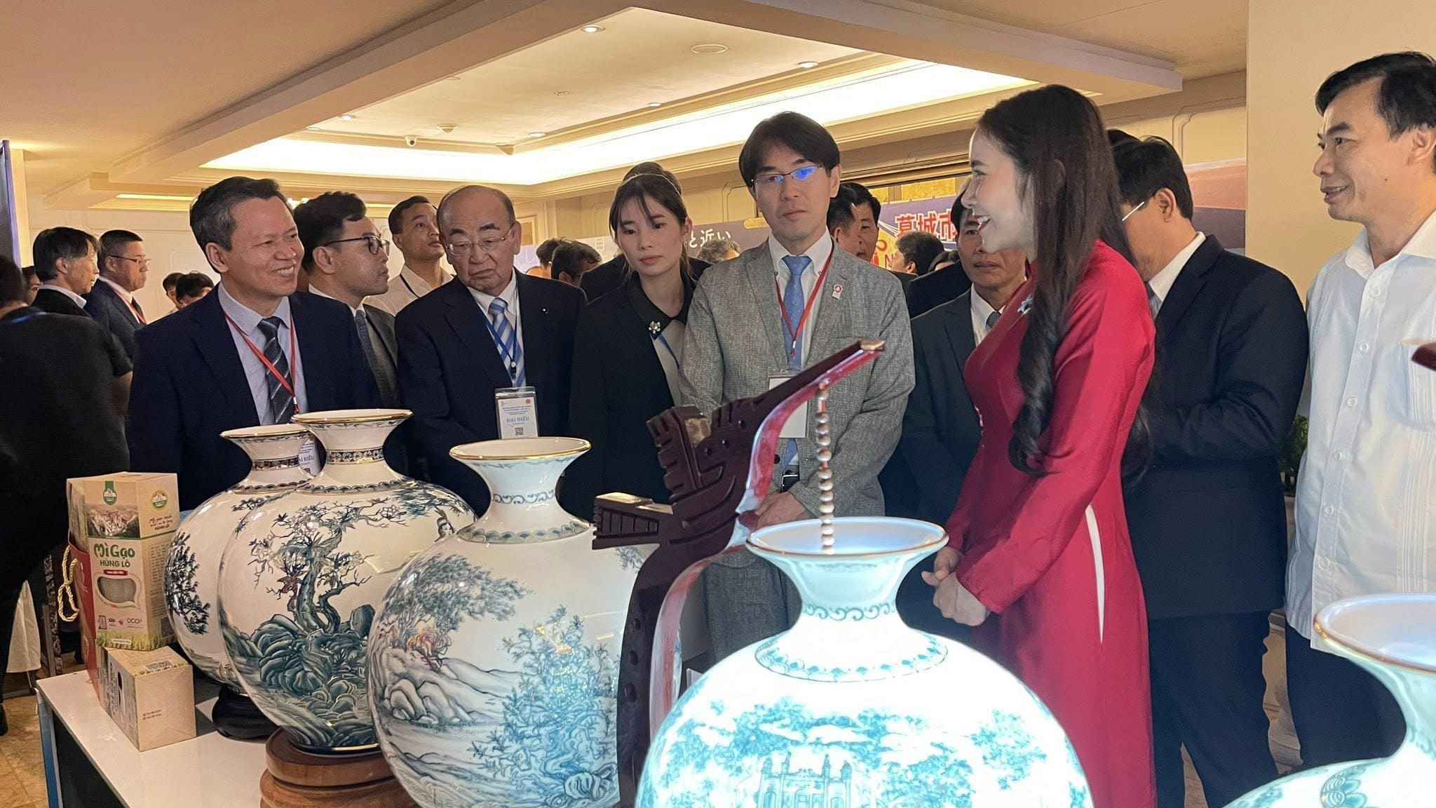 Gốm Sứ Ngọc Đất Tổ trưng bày tại Cố đô Huế