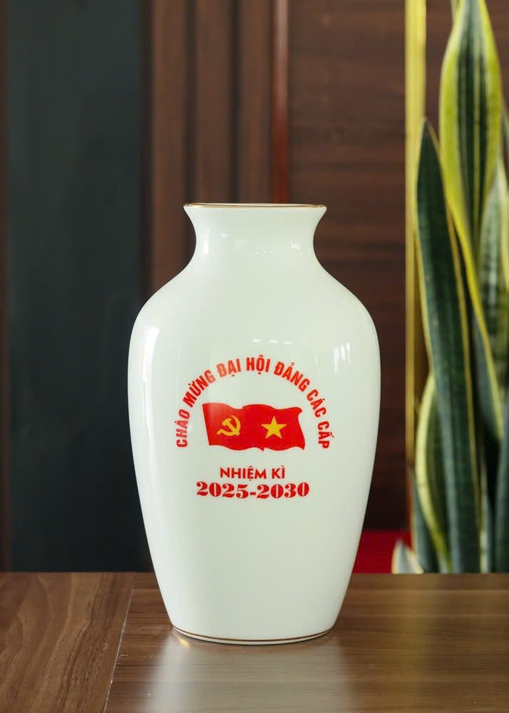 Gốm Sứ Thiết Kế Theo Yêu Cầu – Lựa Chọn Sang Trọng Cho Dịp Đại Hội Đảng