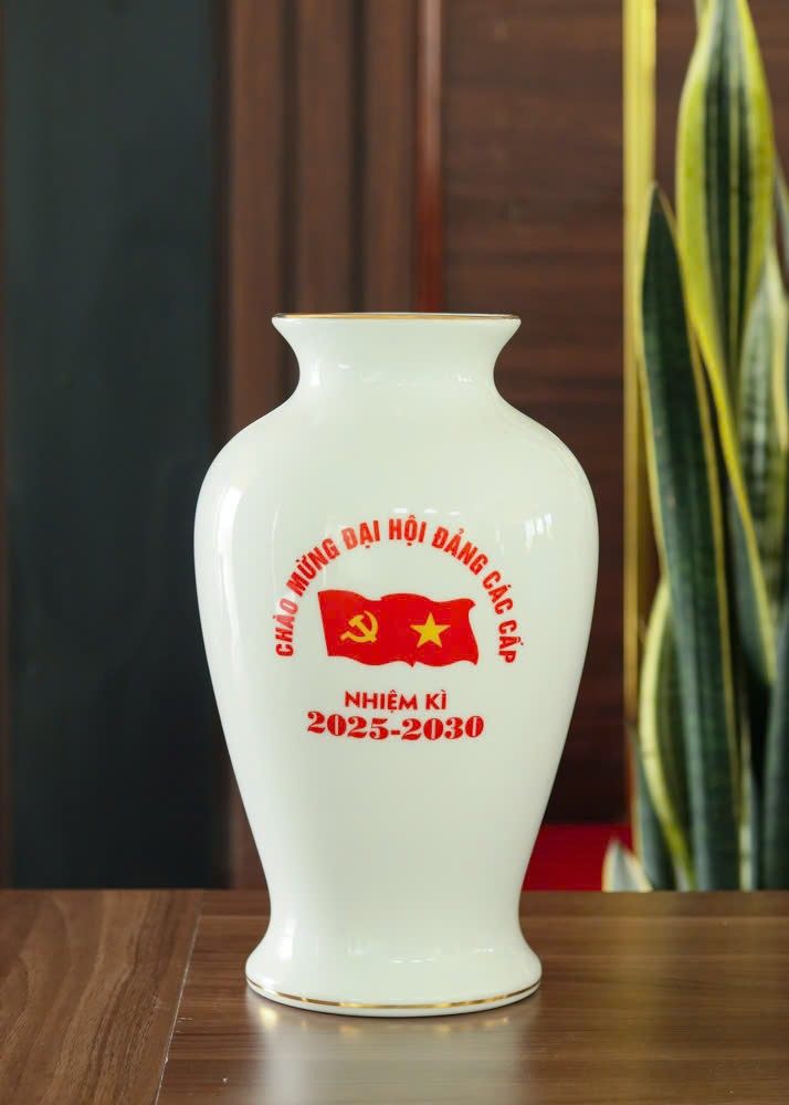 Gốm Sứ Thiết Kế Theo Yêu Cầu – Lựa Chọn Sang Trọng Cho Dịp Đại Hội Đảng