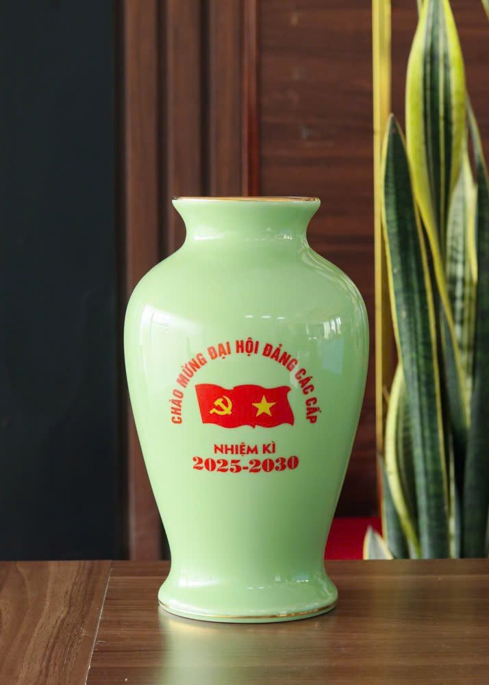Gốm Sứ Thiết Kế Theo Yêu Cầu – Lựa Chọn Sang Trọng Cho Dịp Đại Hội Đảng
