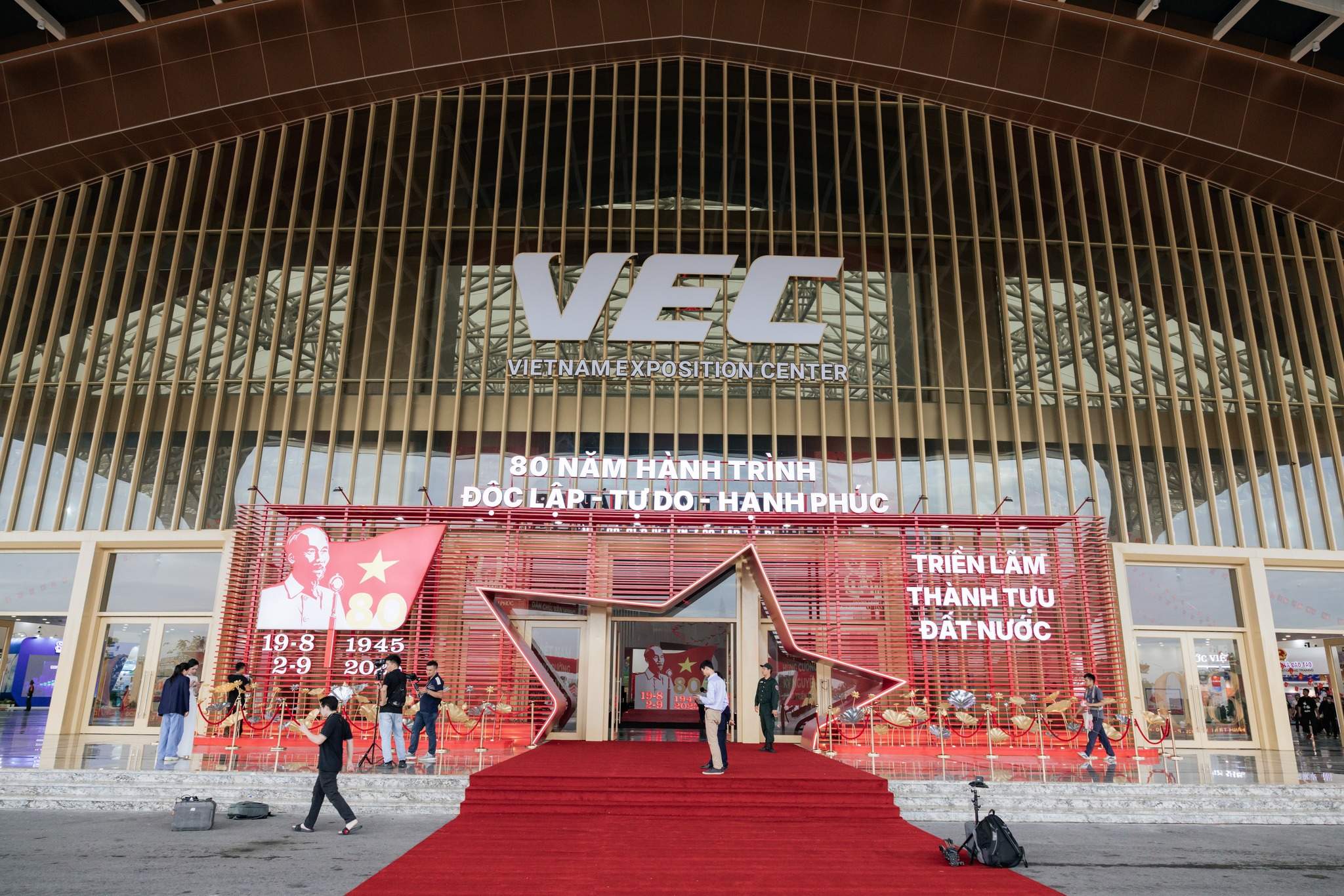 02-09 tại VEC