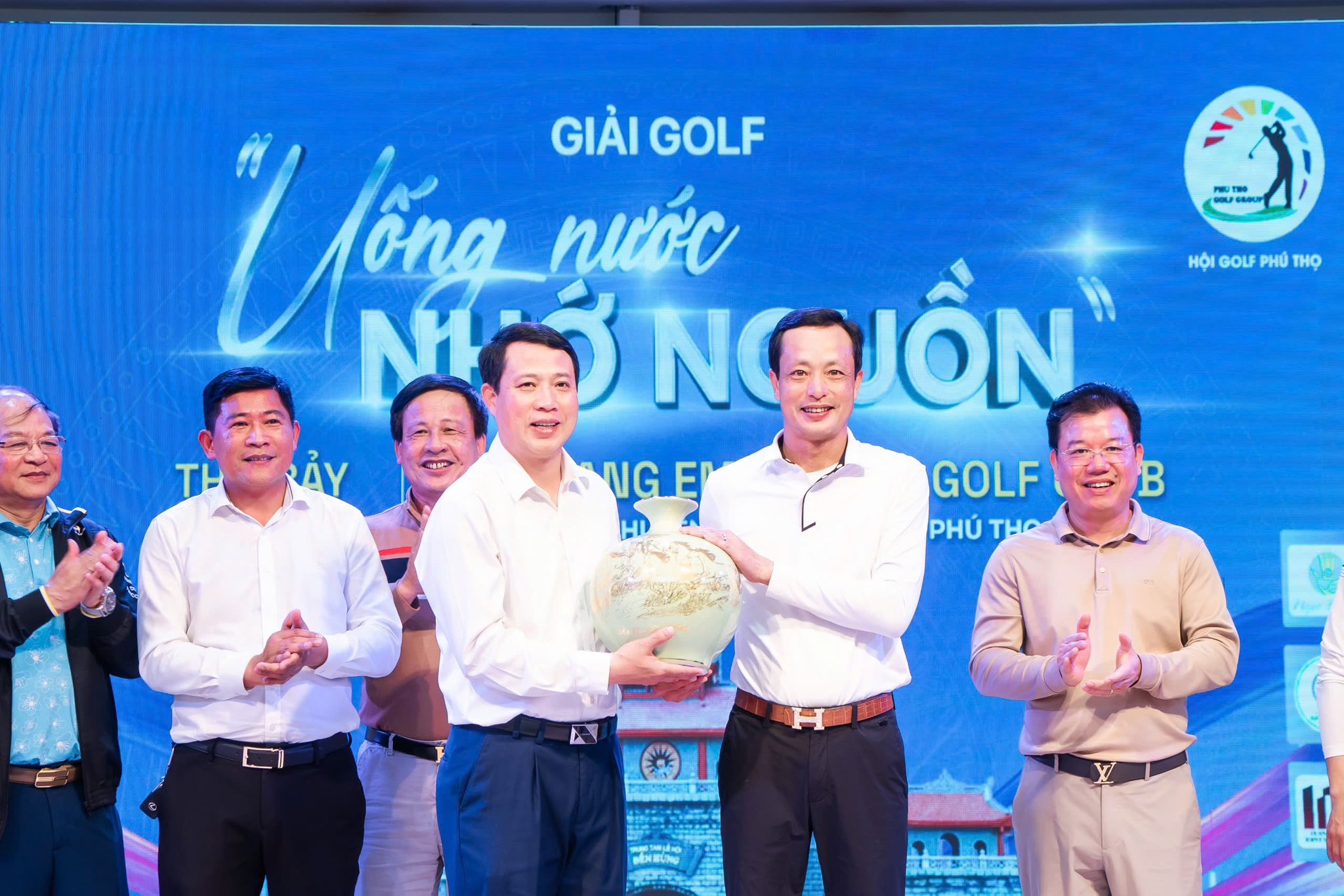 Cúp giải Golf Uống Nước Nhớ Nguồn