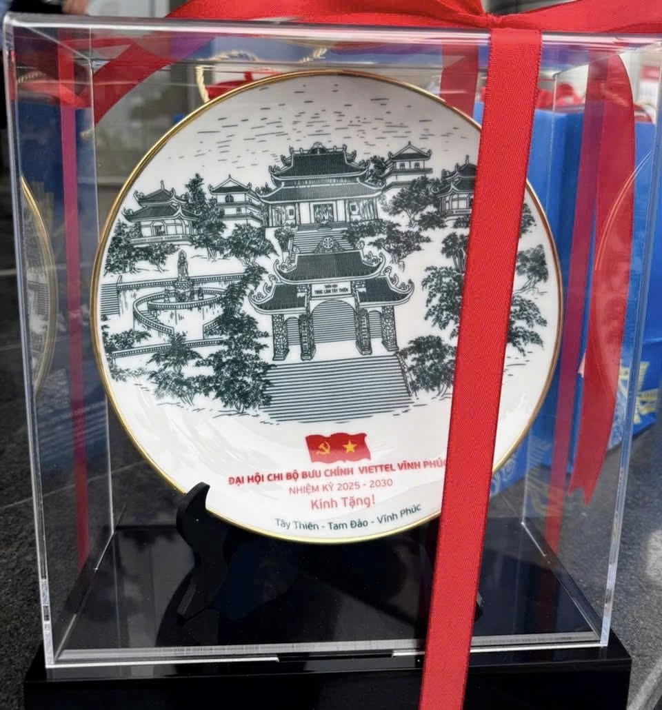 Quà Tặng Đại hội Chi bộ Bưu chính Viettel