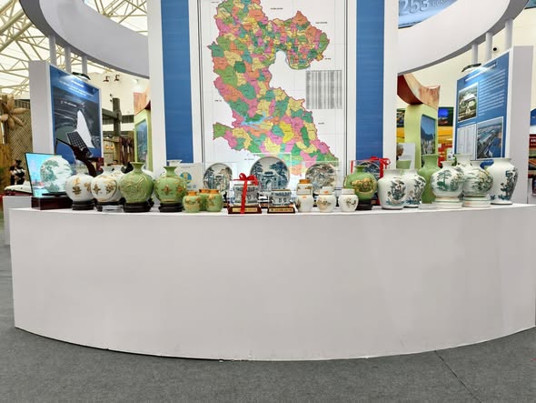 Gốm sứ Ngọc Đất Tổ tham gia Hội chợ Mùa Thu 2025 tại VEC