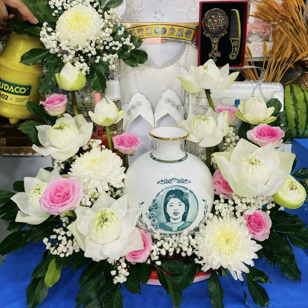 Bình hút lộc Cô Sáu