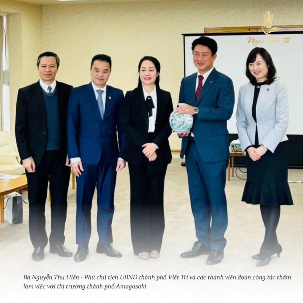 Gốm Sứ Ngọc Đất Tổ – Quà Tặng Đối Ngoại