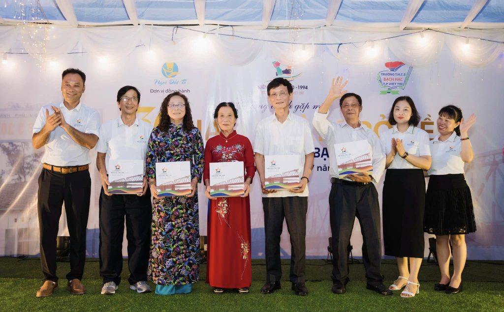 Quà Kỷ Niệm 30 Năm tốt nghiệp THCS Bạch Hạc - Việt Trì