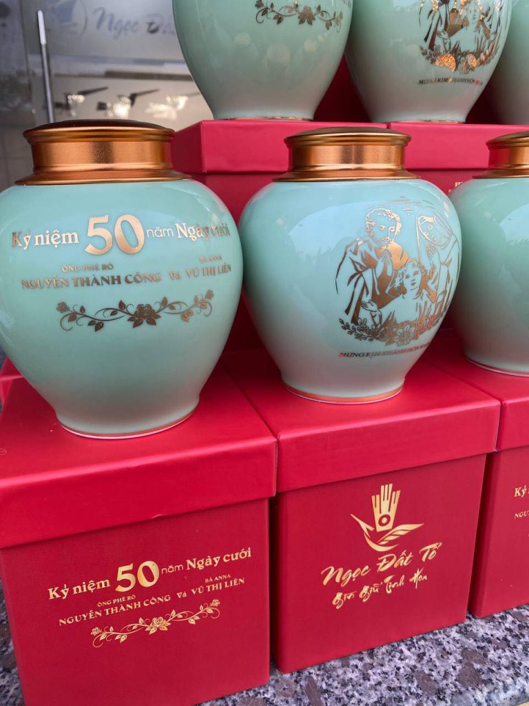Quà Tặng Kỷ Niệm 50 Năm Ngày Cưới