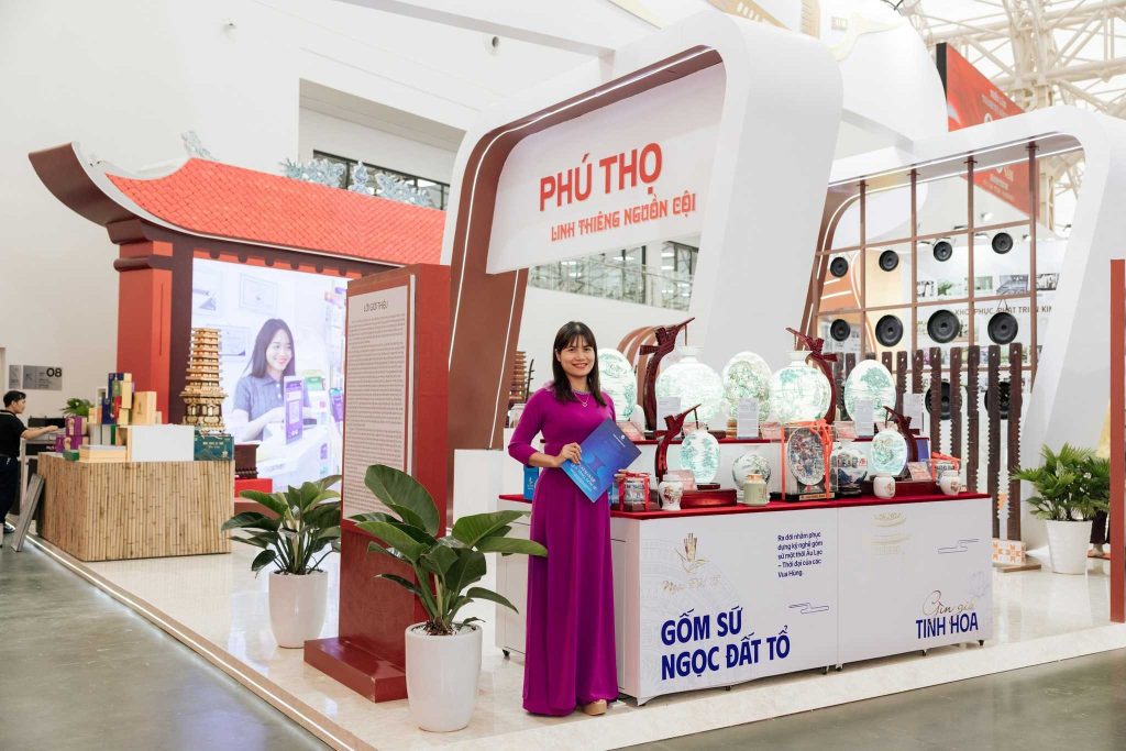 Gốm Sứ Ngọc Đất Tổ hân hạnh trưng bày tại sự kiện trọng đại của tỉnh Phú Thọ