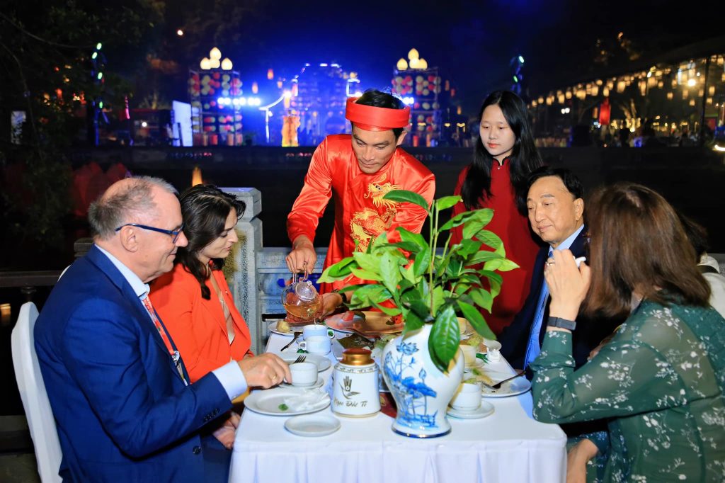 Tiệc Trà Di Sản Quốc Tế